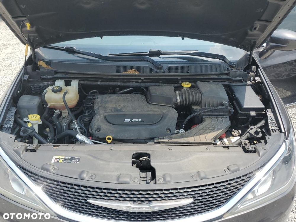 Chrysler Pacifica - 11