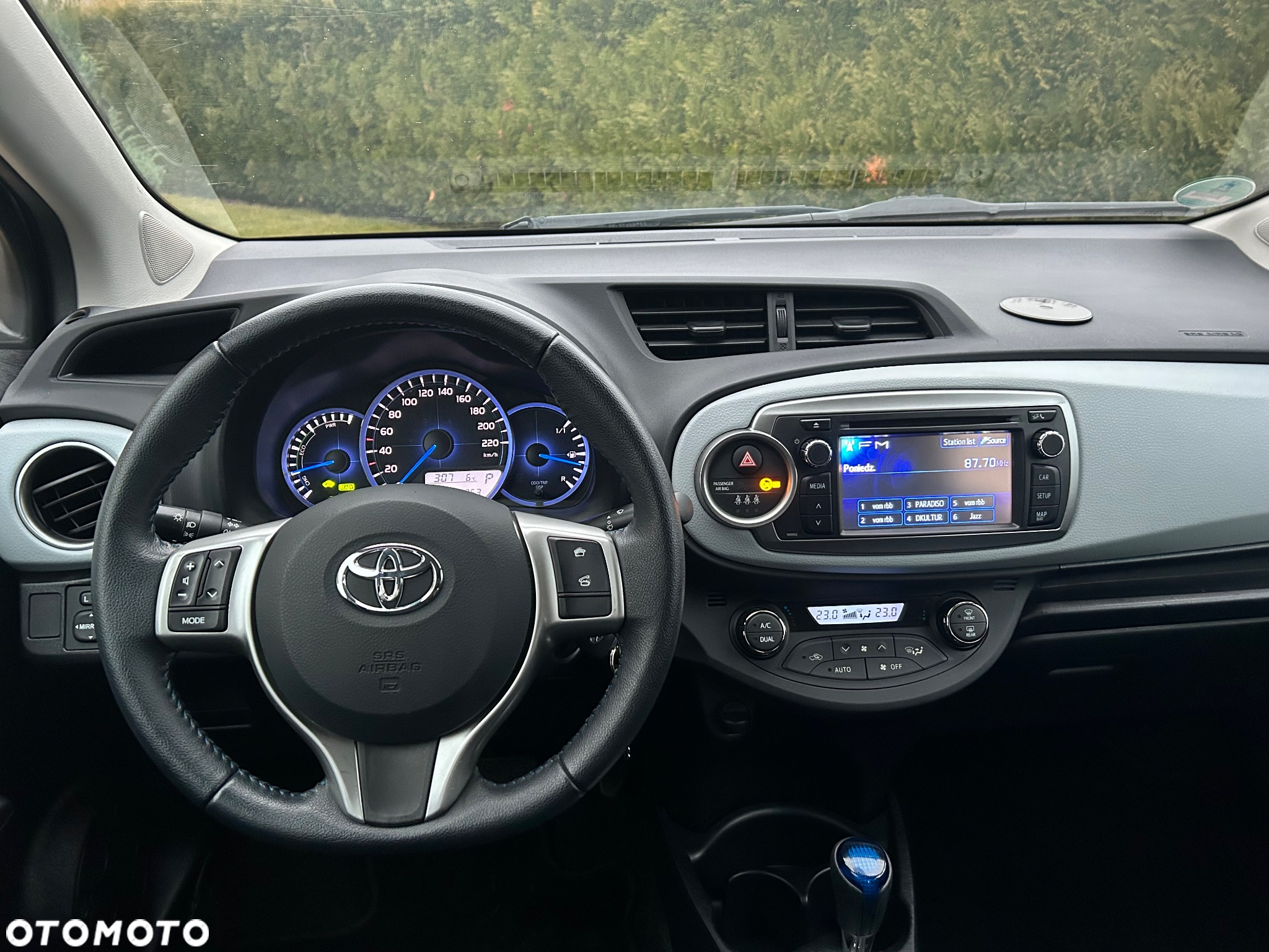 Toyota Yaris Hybrid 100 Active - 12