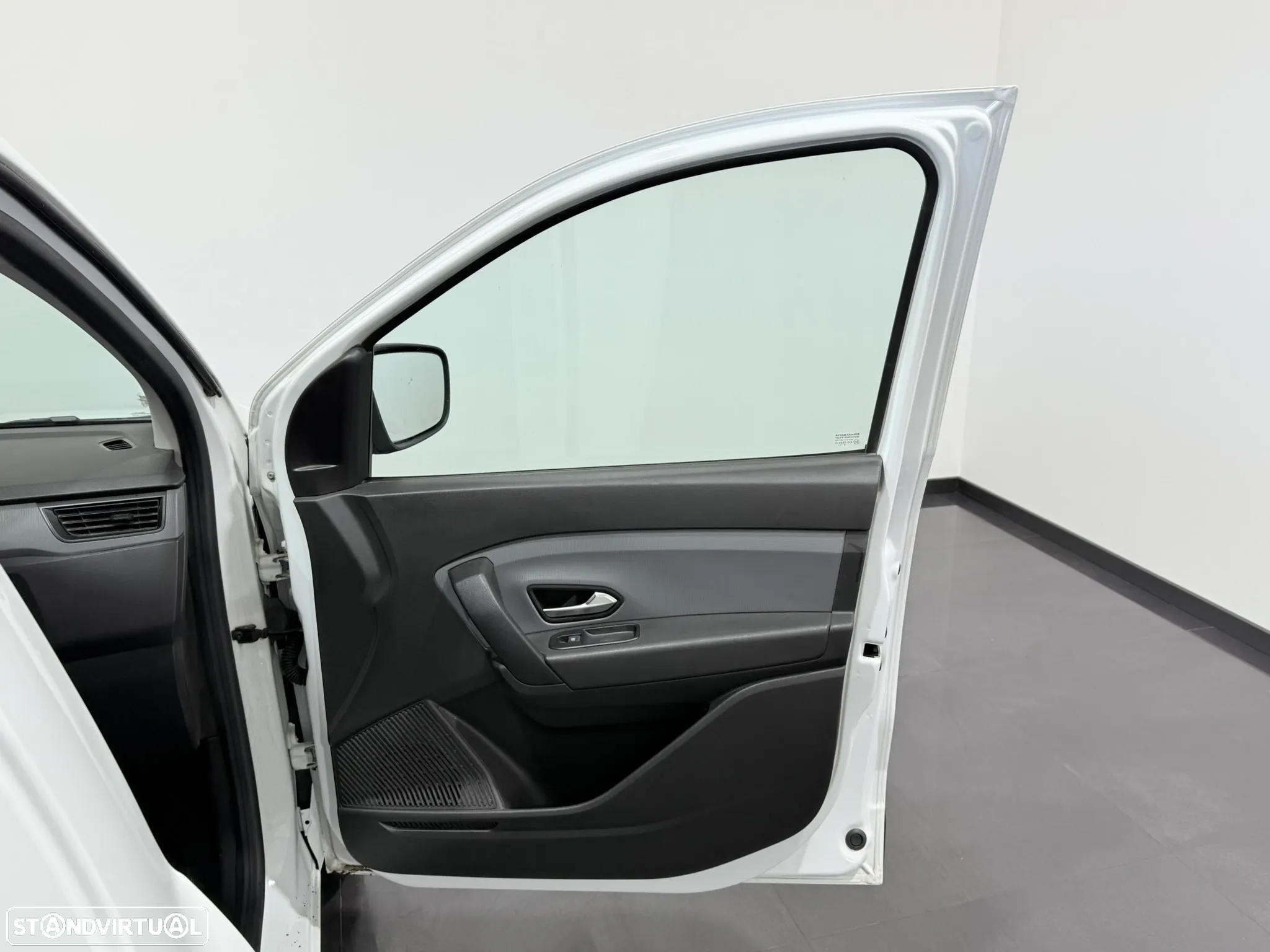 Renault EXPRESS ADVANCE 1.5 DCI 95CV - IVA DEDUTIVEL - NACIONAL - 36