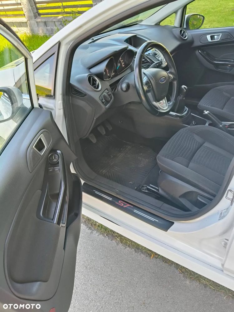 Ford Fiesta 1.0 EcoBoost S&S TITANIUM - 6