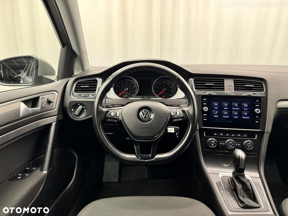 Volkswagen Golf - 24