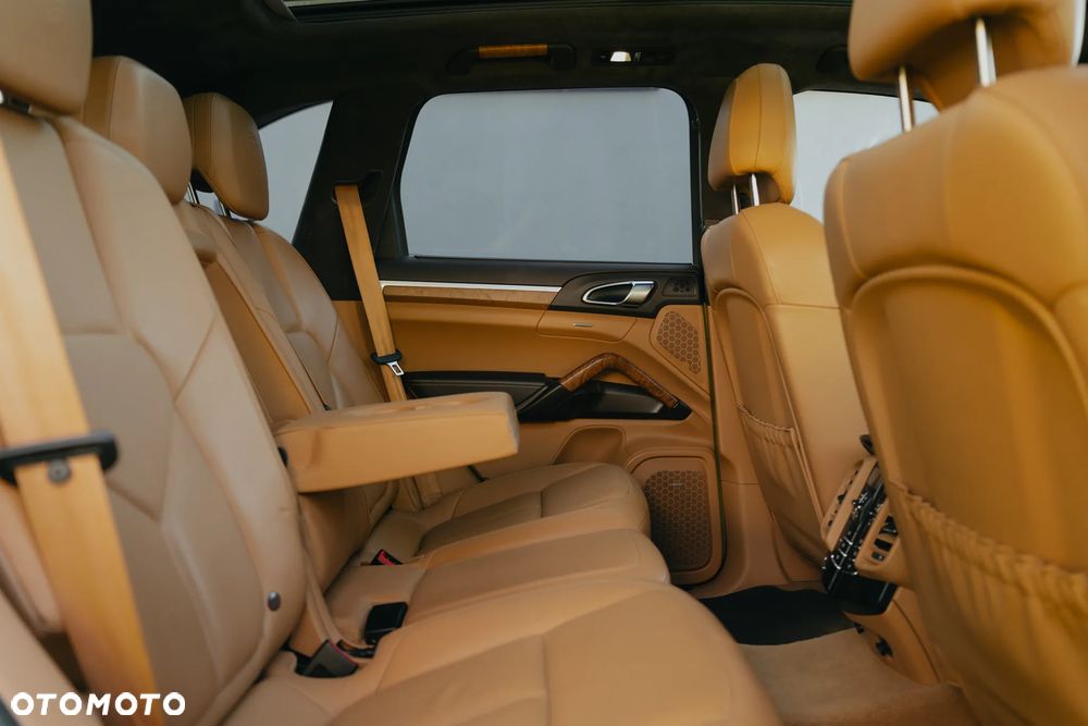 Porsche Cayenne GTS - 22