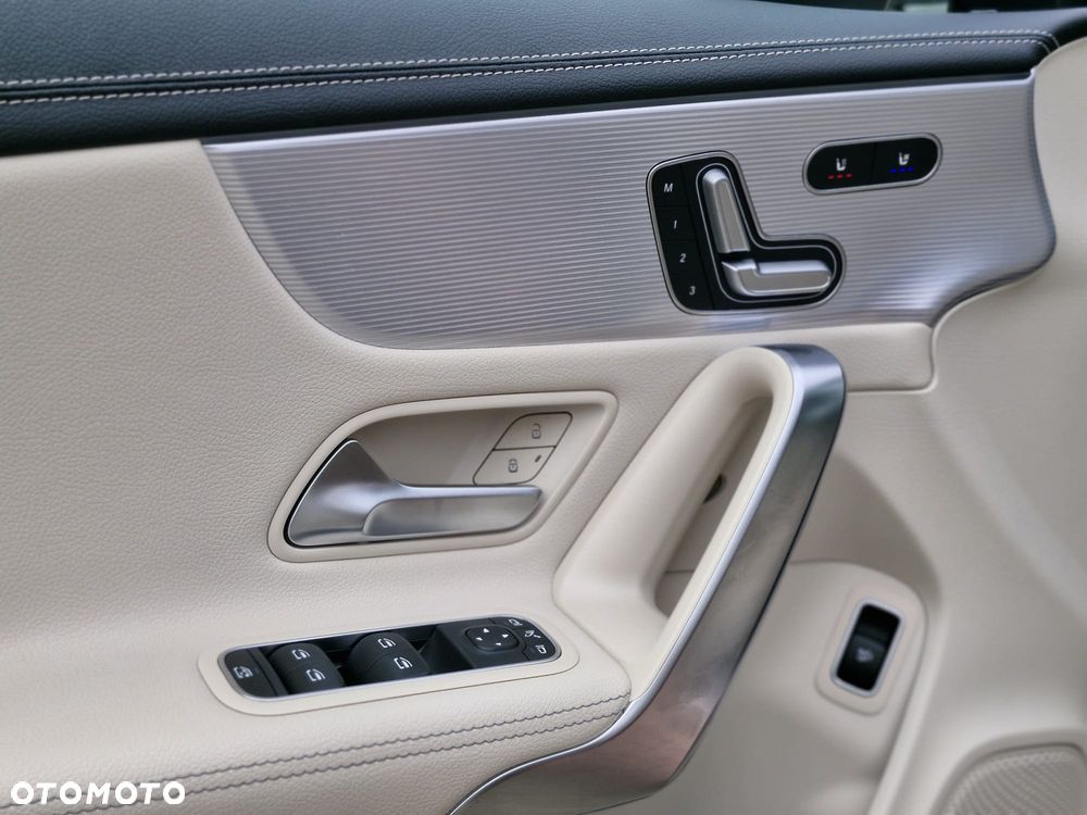 Mercedes-Benz CLA 200 Progressive 7G-DCT - 22