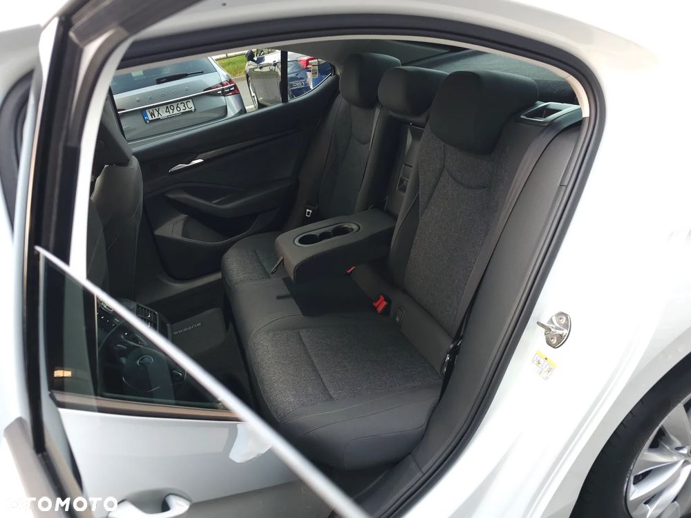 Skoda Superb 2.0 TDI SCR Essence DSG - 24