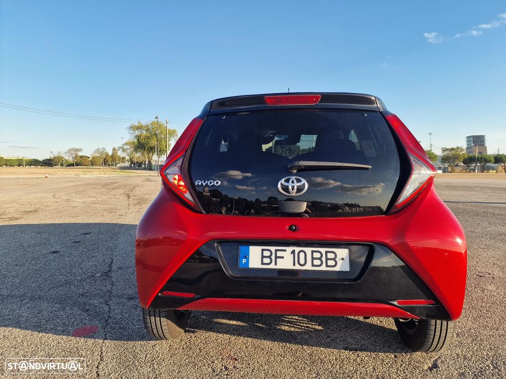 Toyota Aygo 1.0 X-Clusiv Red - 8