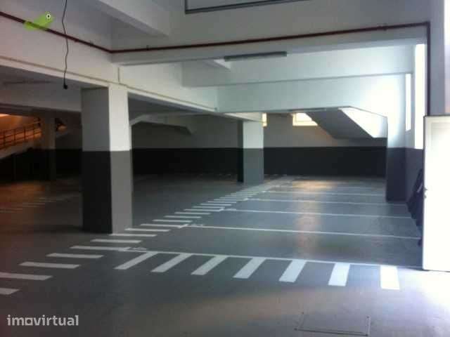 Arrendamento lugar estacionamento