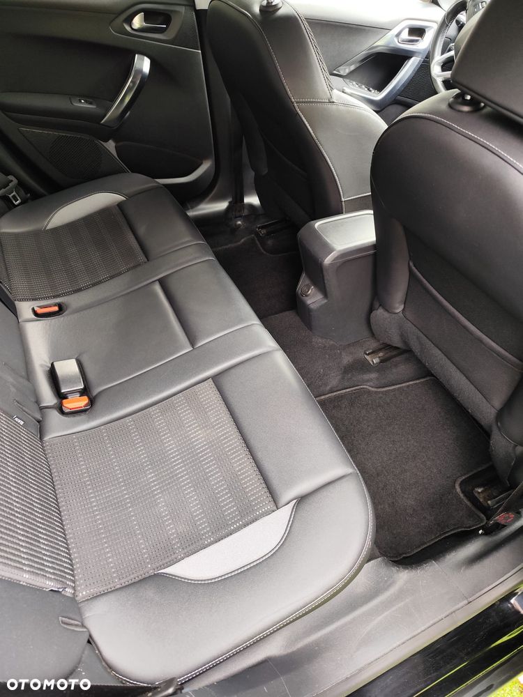 Peugeot 2008 1.6 e-HDi Allure S&S - 11