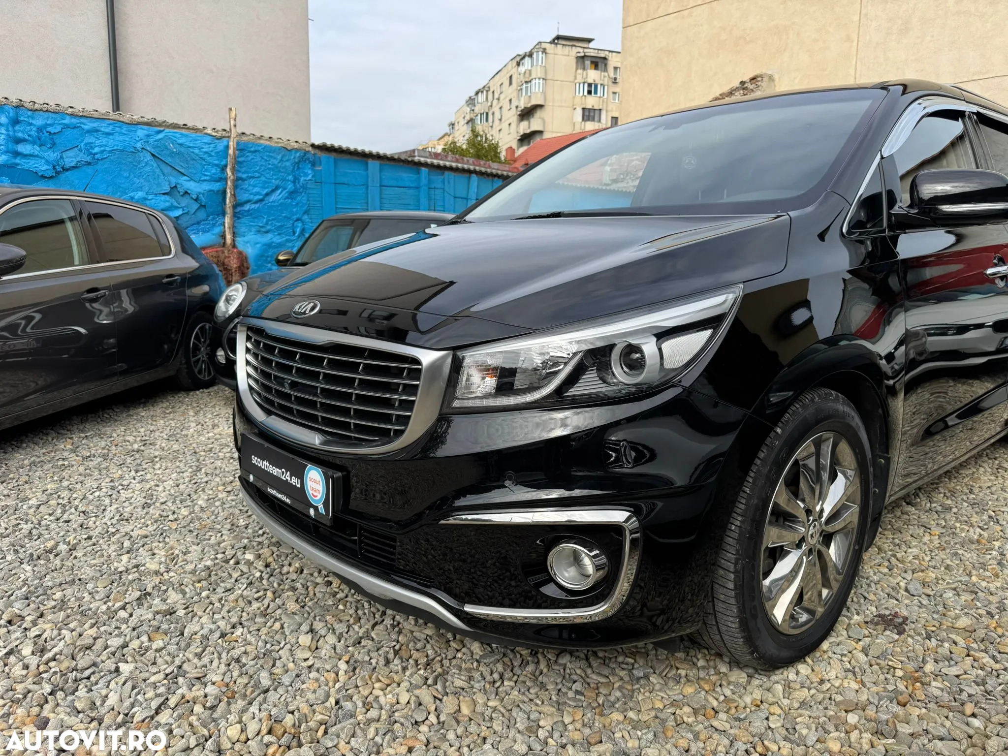 Kia Carnival - 10