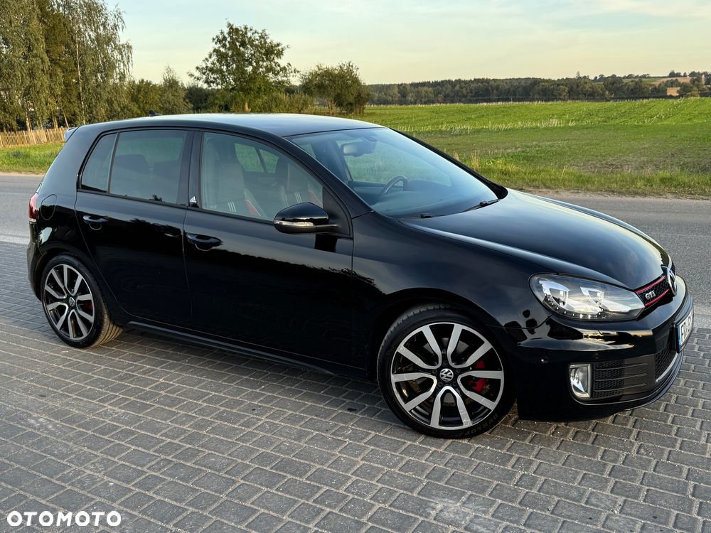 Volkswagen Golf 2.0 GTI adidas - 12