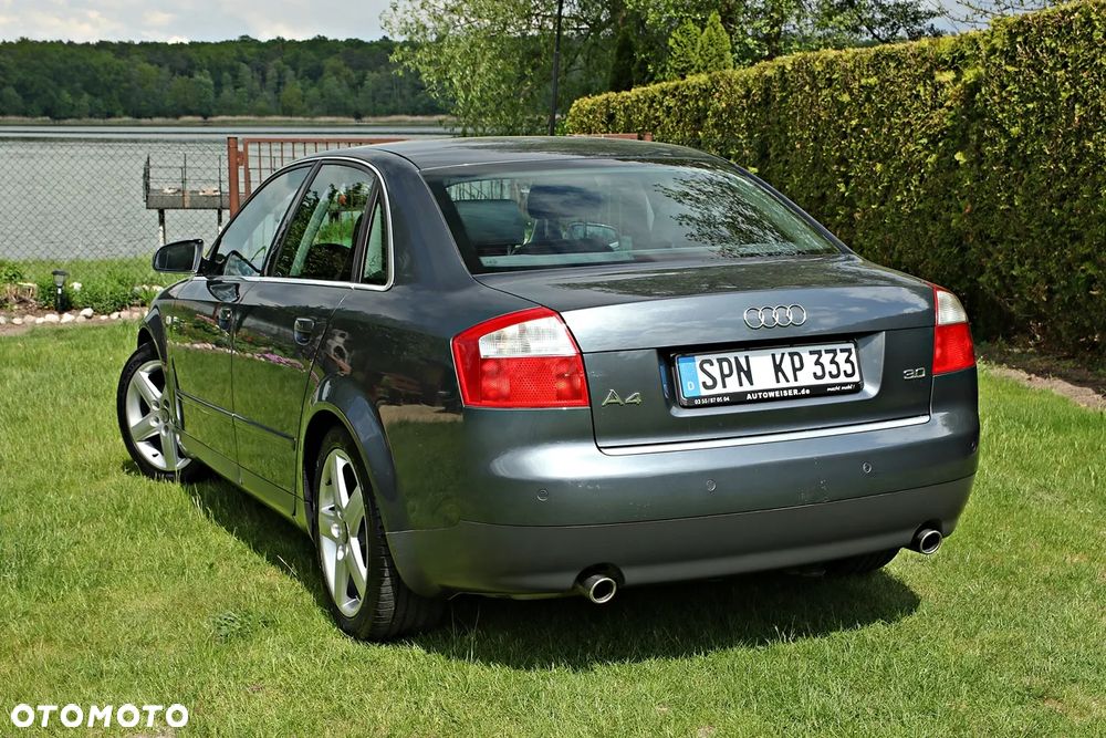 Audi A4 Limousine - 16