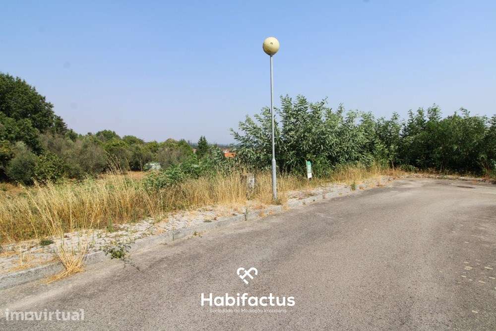 Lote para construção de moradia em banda na vila de Nelas - Grande imagem: 2/9