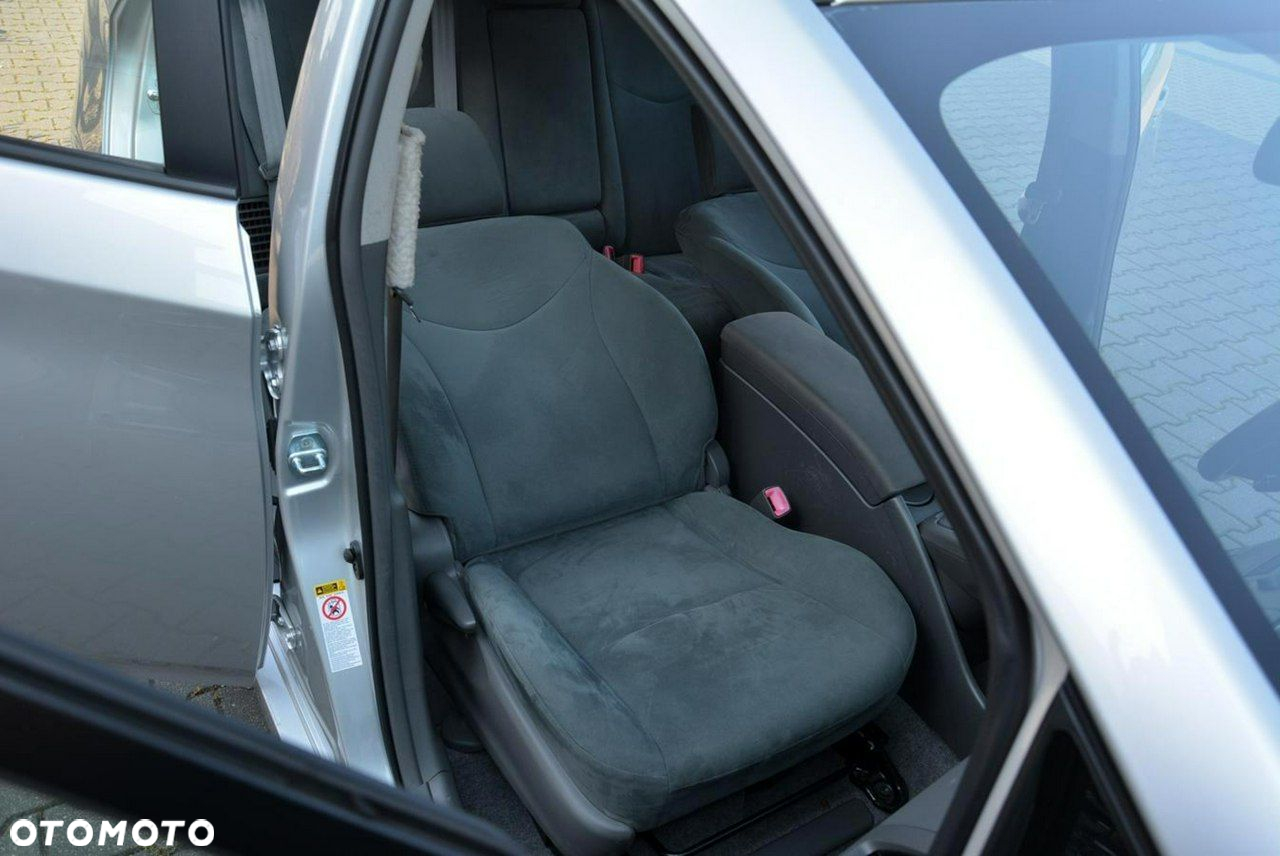 Toyota Prius 1.8 HSD Sol - 17