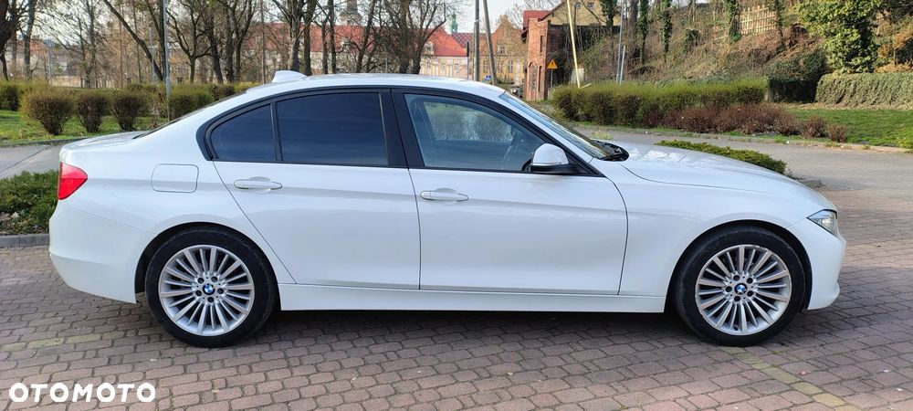 BMW Seria 3 318d - 4