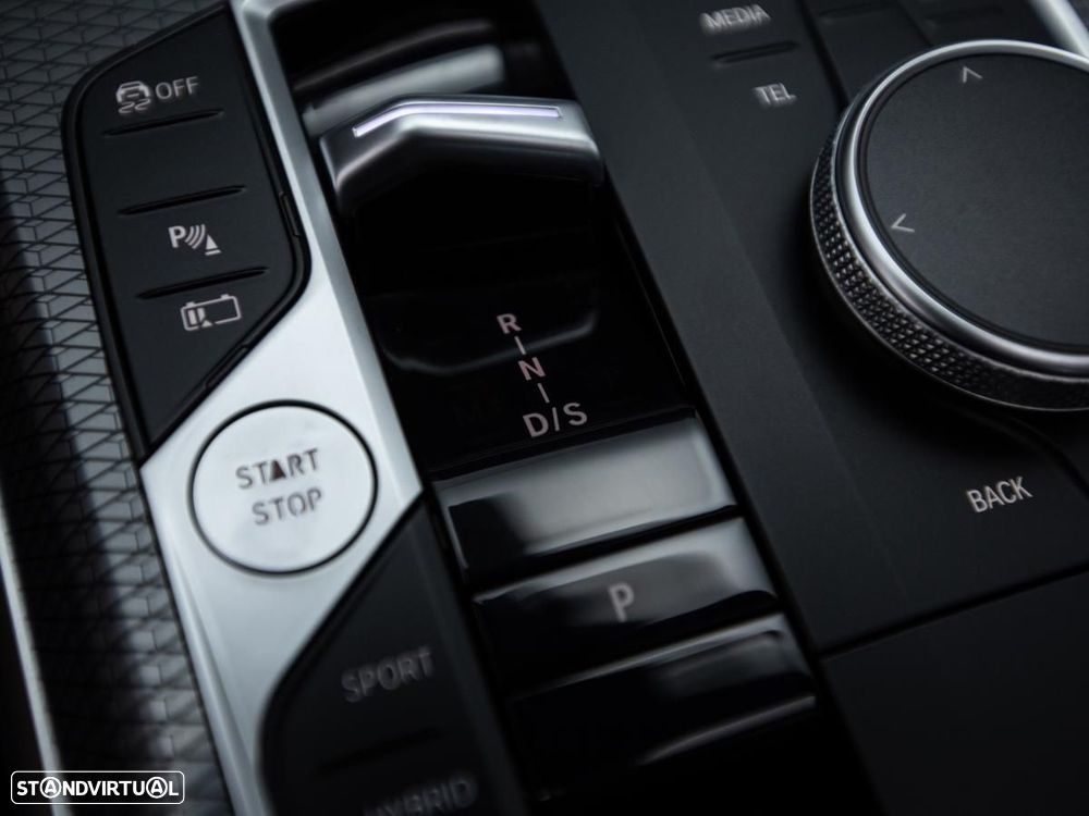 BMW 320 e Pack Desportivo M Auto - 29