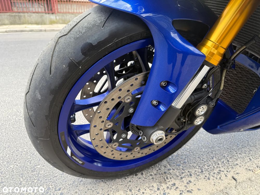 Yamaha R1 - 23