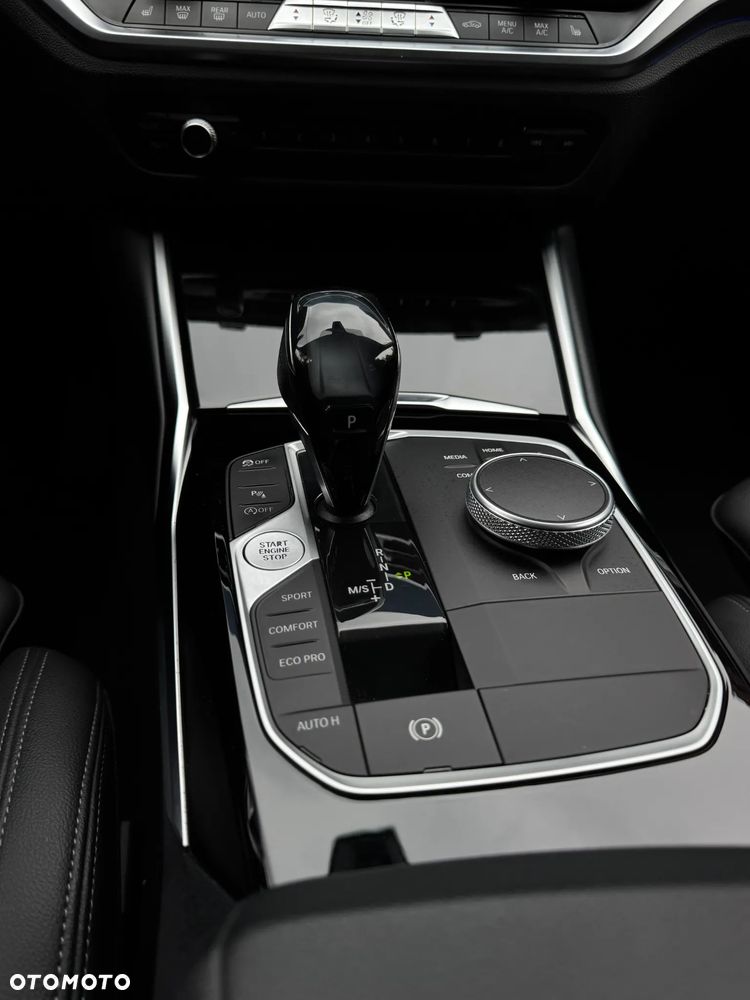 BMW Seria 3 320i xDrive Sport Line - 19