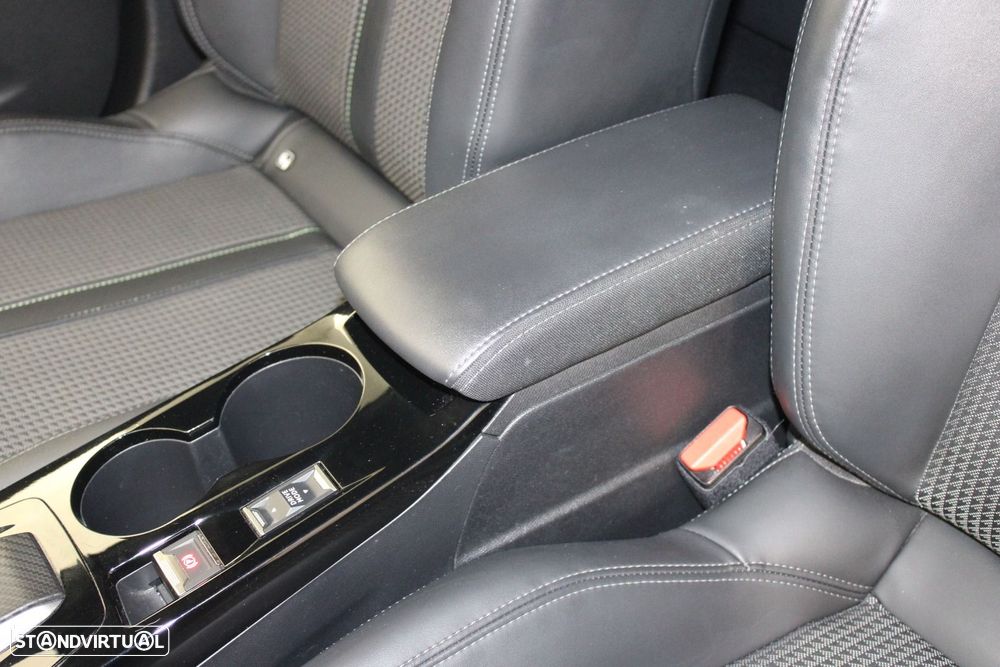 Peugeot e-2008 50 kWh GT - 29