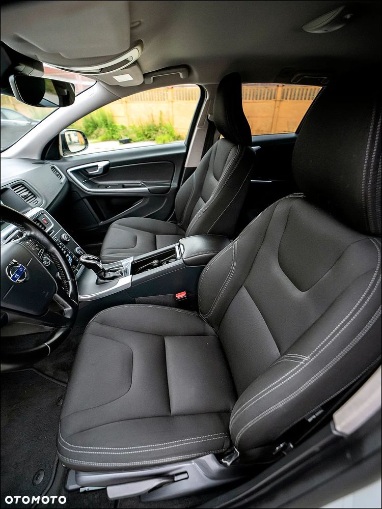 Volvo V60 Cross Country - 32
