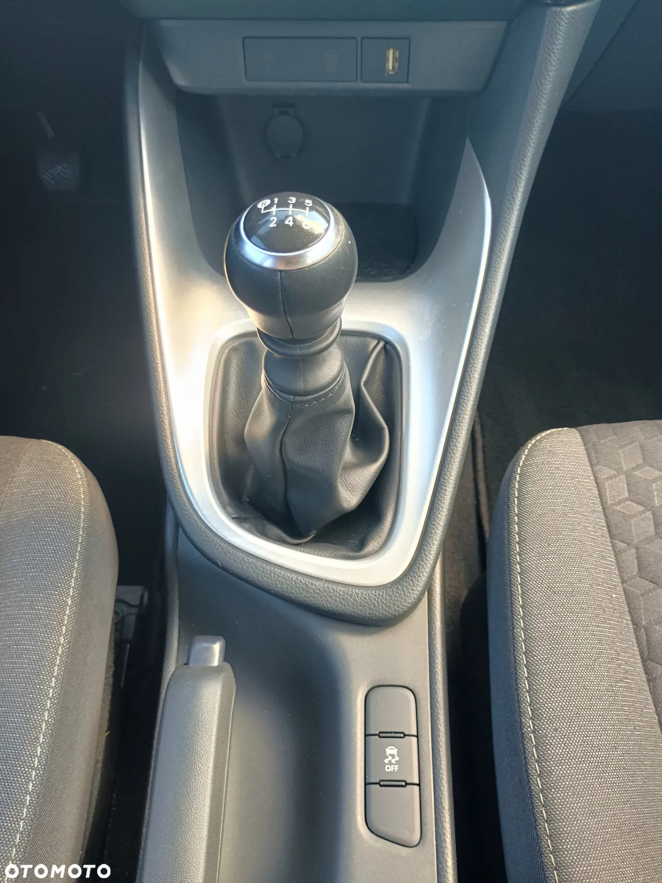 Toyota Yaris 1.5 Comfort - 23