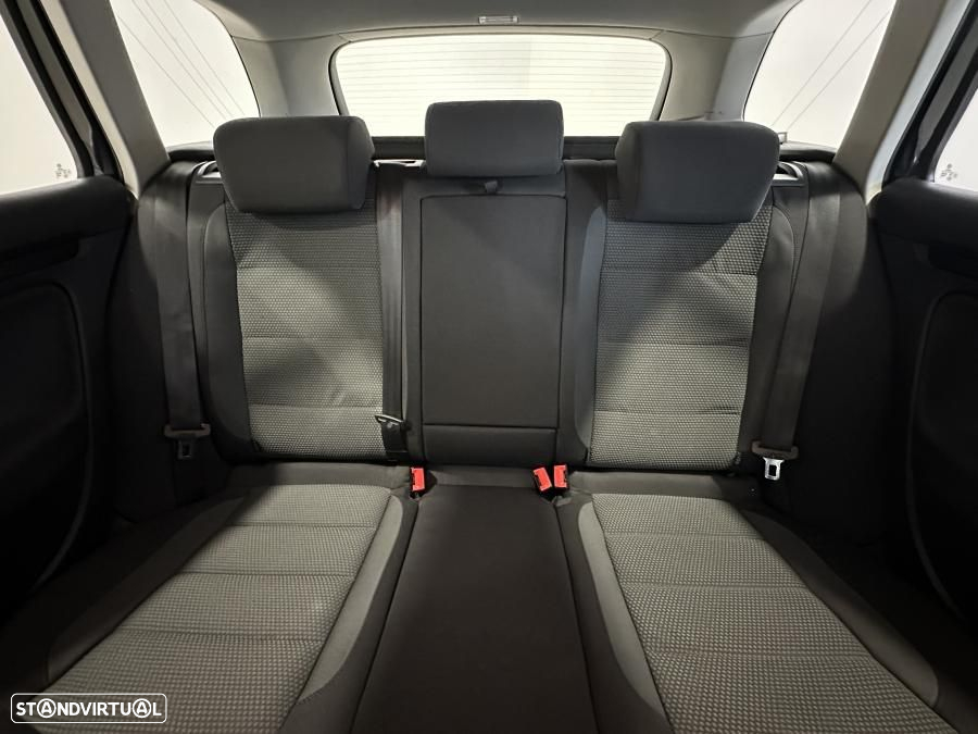 VW Golf Variant 1.6 TDi Confortline - 21