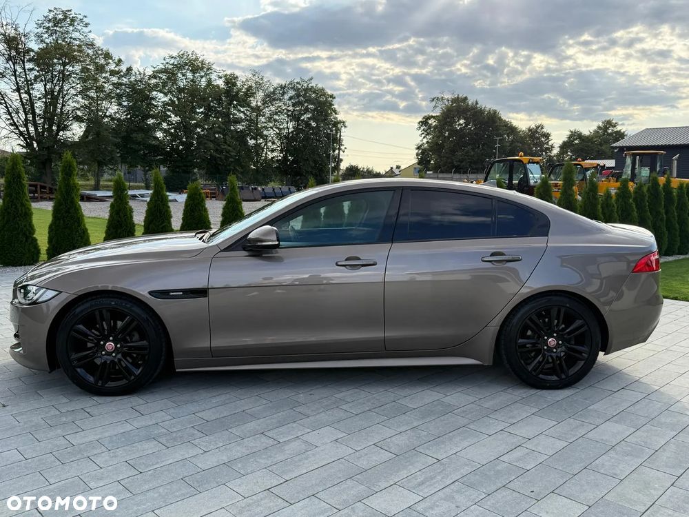 Jaguar XE 2.0 D R-Sport - 12