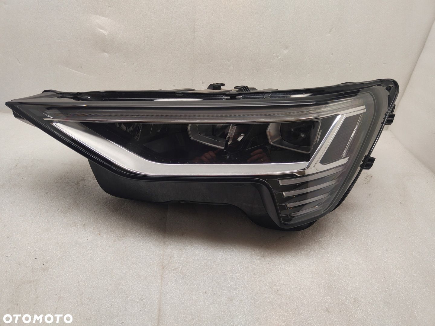AUDI Q4 E-TRON MATRIX LED LAMPA LEWY PRZÓD 4KE941039 - 1