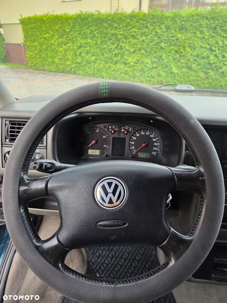 Volkswagen Multivan - 25
