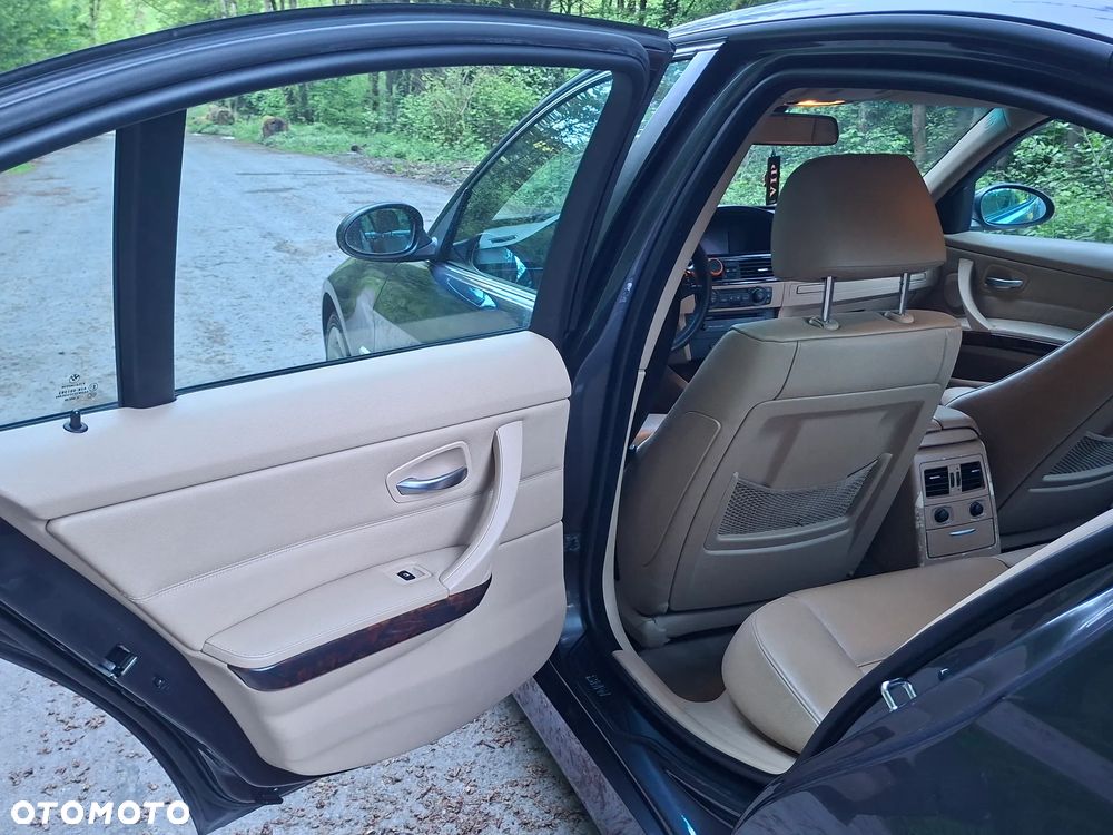BMW Seria 3 320d - 16
