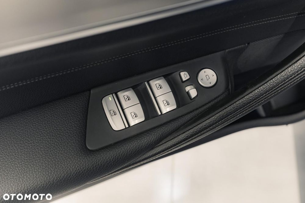 BMW Seria 5 520d M Sport - 32