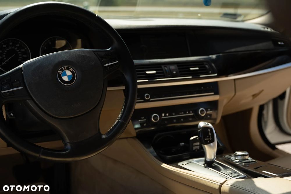 BMW Seria 5 535i xDrive Sport-Aut - 27