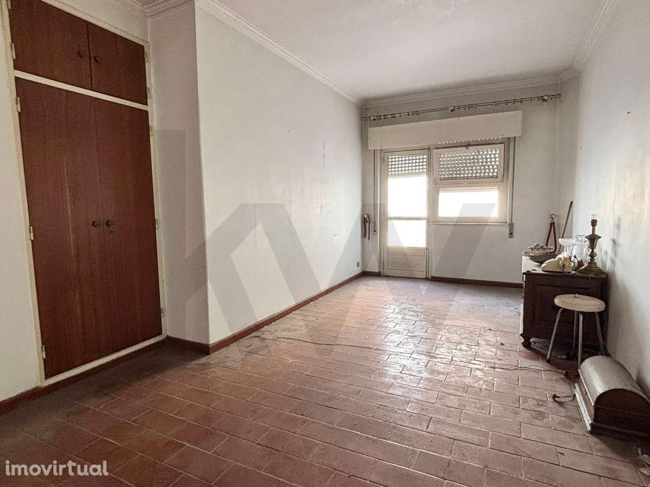 espaçoso T3 com arrecadação na Avenida dos bons amigos- Cacém - Grande imagem: 3/23