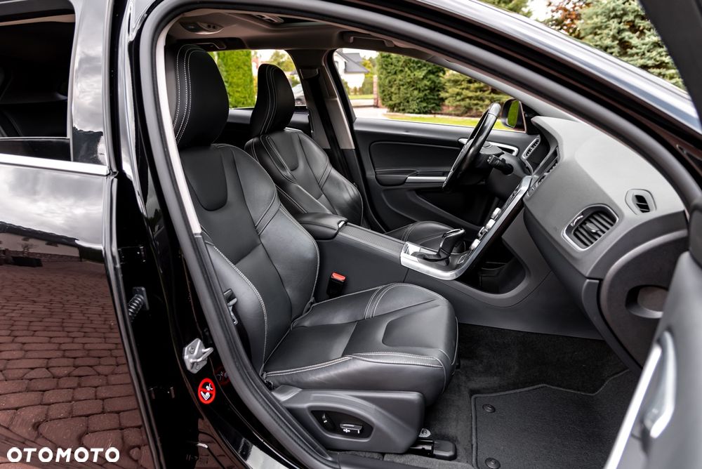 Volvo V60 D6 AWD Plug-in Hybrid Summum - 25