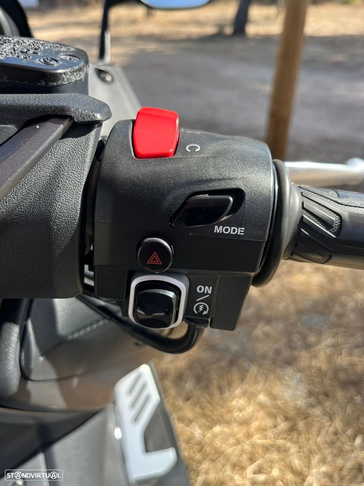 Yamaha TMAX Tech Max - 5