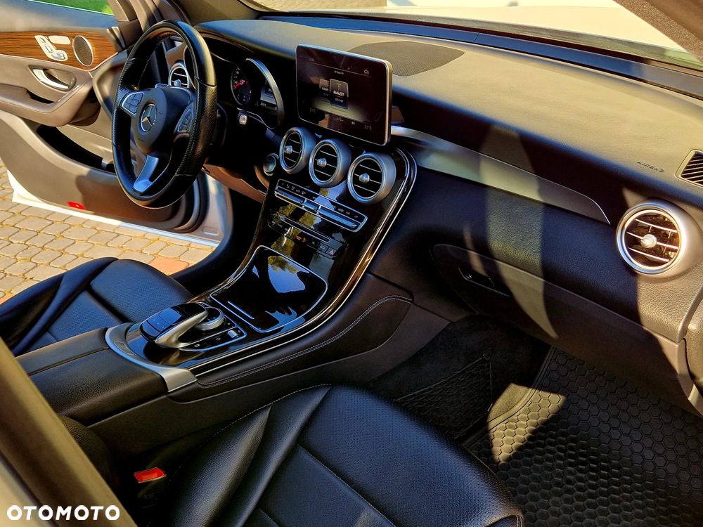 Mercedes-Benz GLC 300 4Matic 9G-TRONIC Exclusive - 16