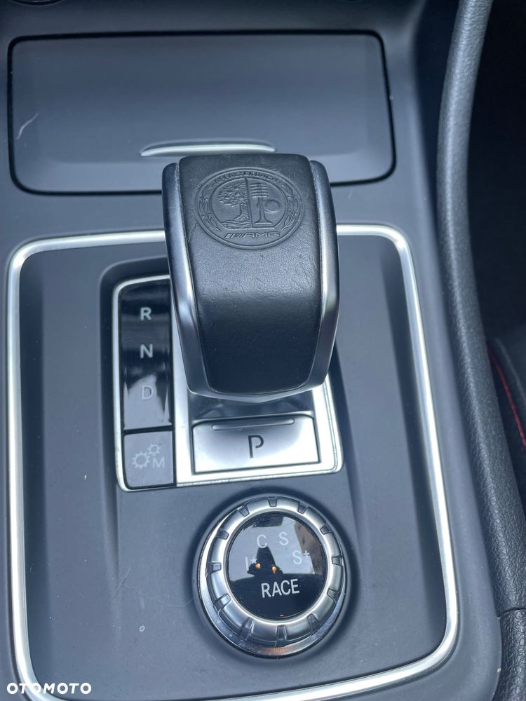 Mercedes-Benz GLA - 9