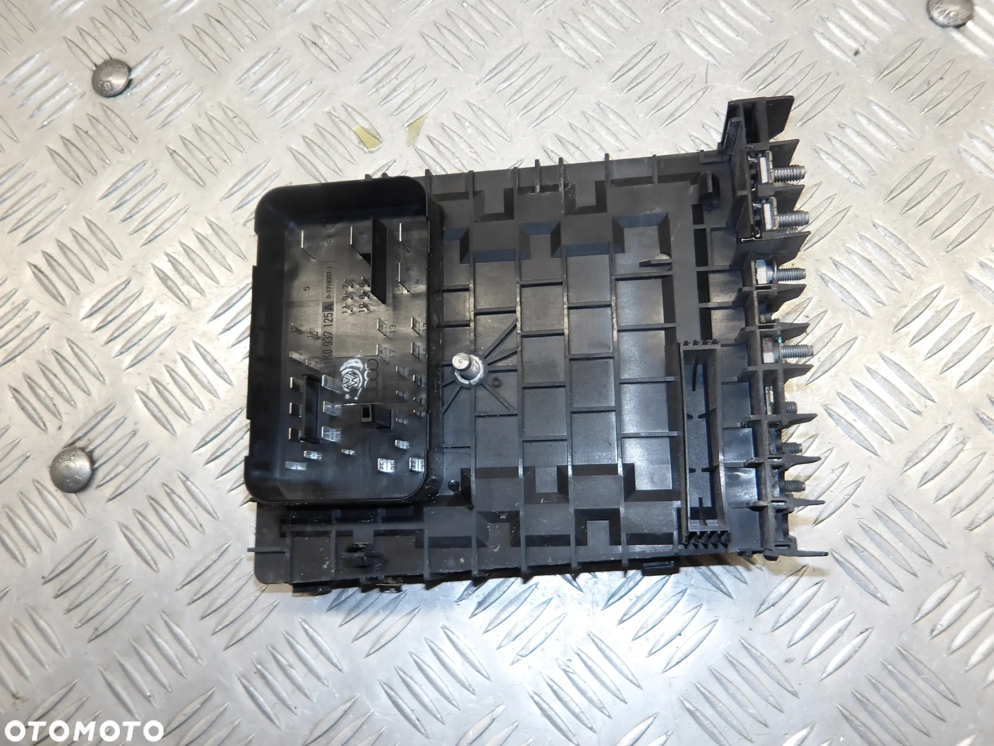 VW JETTA V 05-10 SKRZYNKA BEZPIECZNIKÓW 1K0937125A - 2