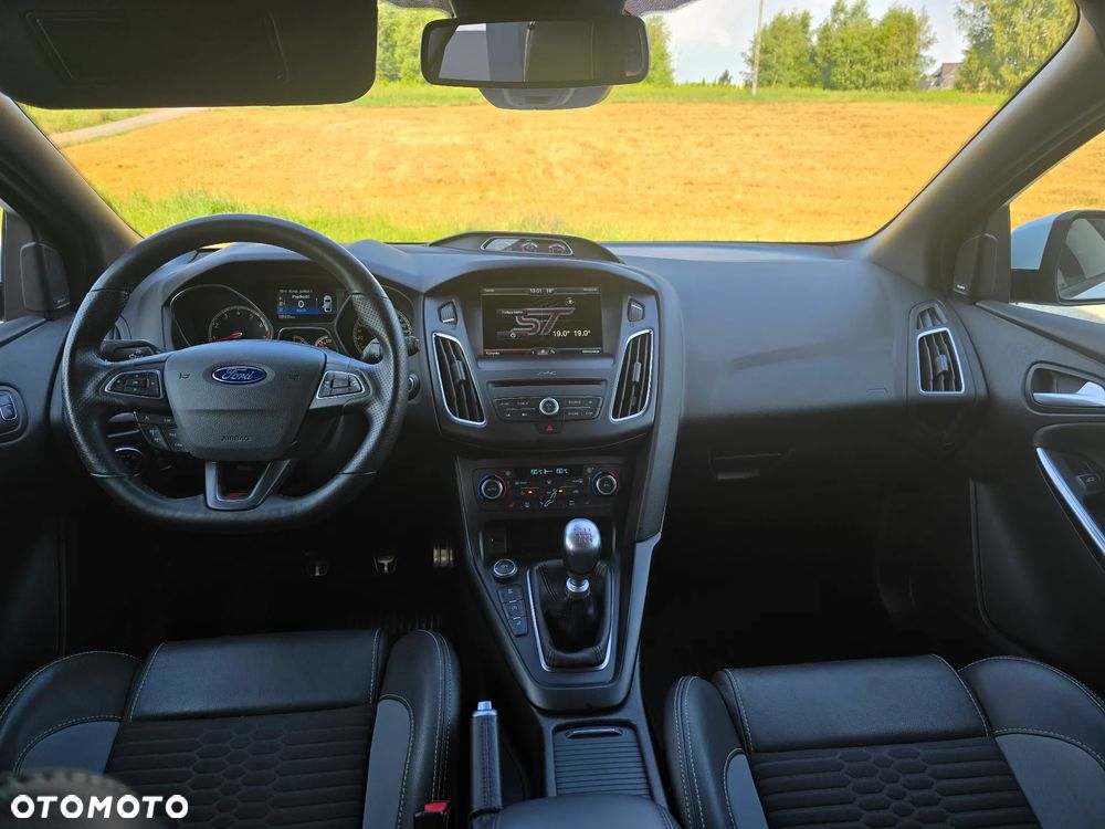 Ford Focus 2.0 EcoBoost ST mit Leder-Sport-Paket - 21