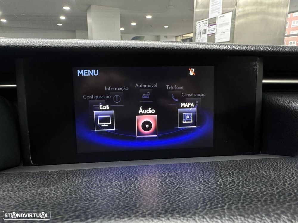 Lexus IS 300H Sport Edition - 18