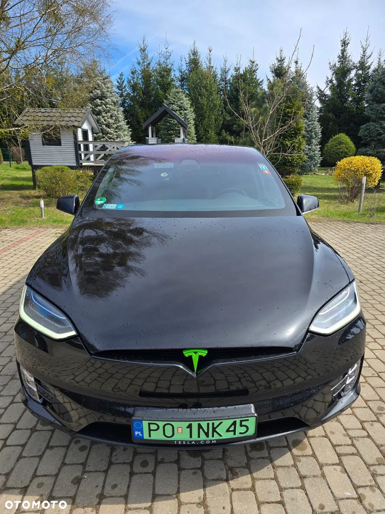 Tesla Model X - 8