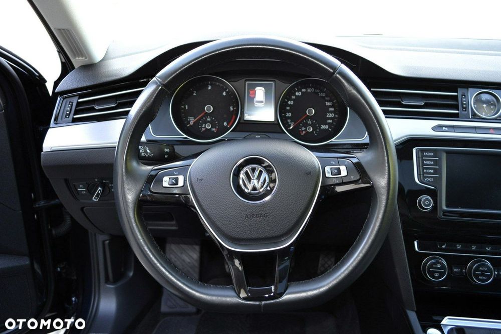 Volkswagen Passat - 24