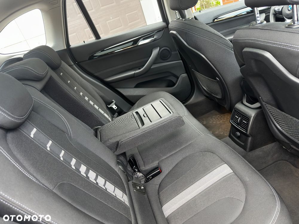 BMW X1 xDrive20i Sport Line - 22