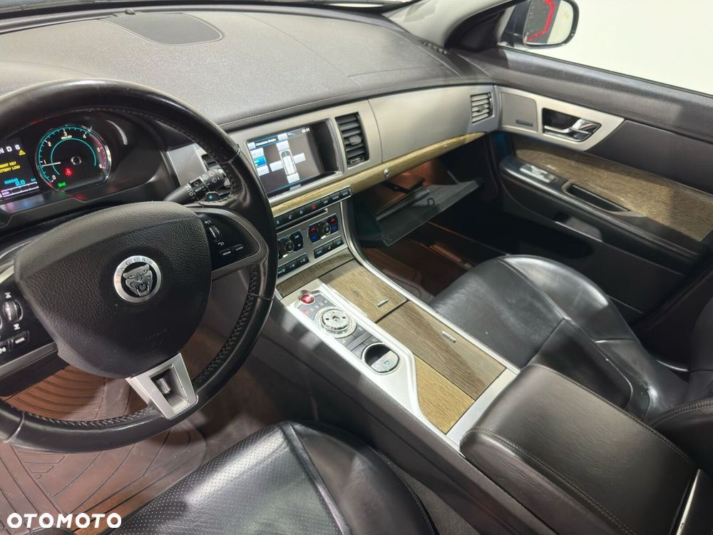 Jaguar XF - 19