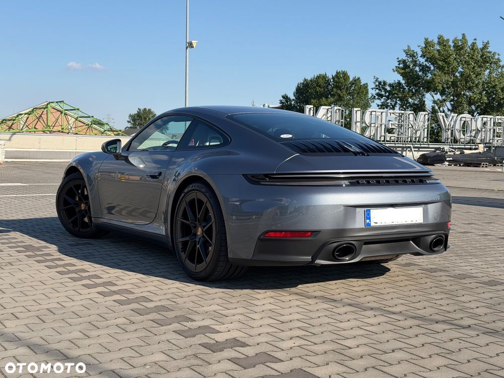 Porsche 911 Carrera - 11