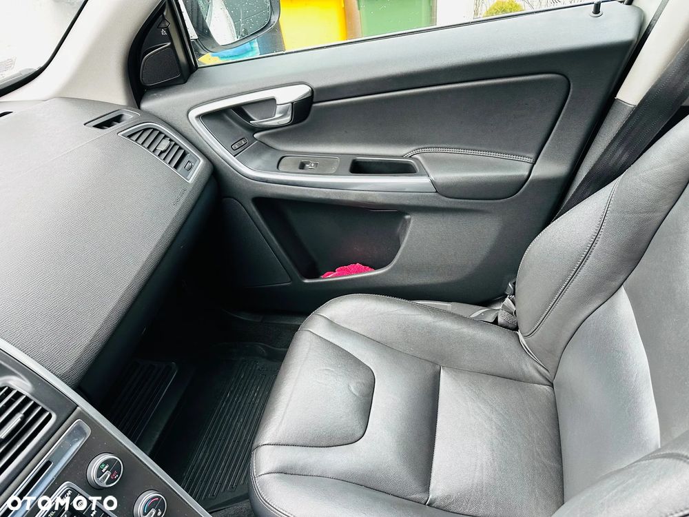 Volvo XC 60 D5 AWD Geartronic Summum - 15