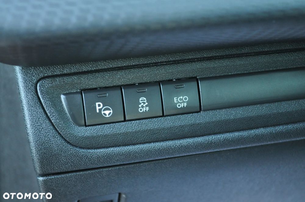 Peugeot 2008 1.2 Pure Tech Allure S&S - 23