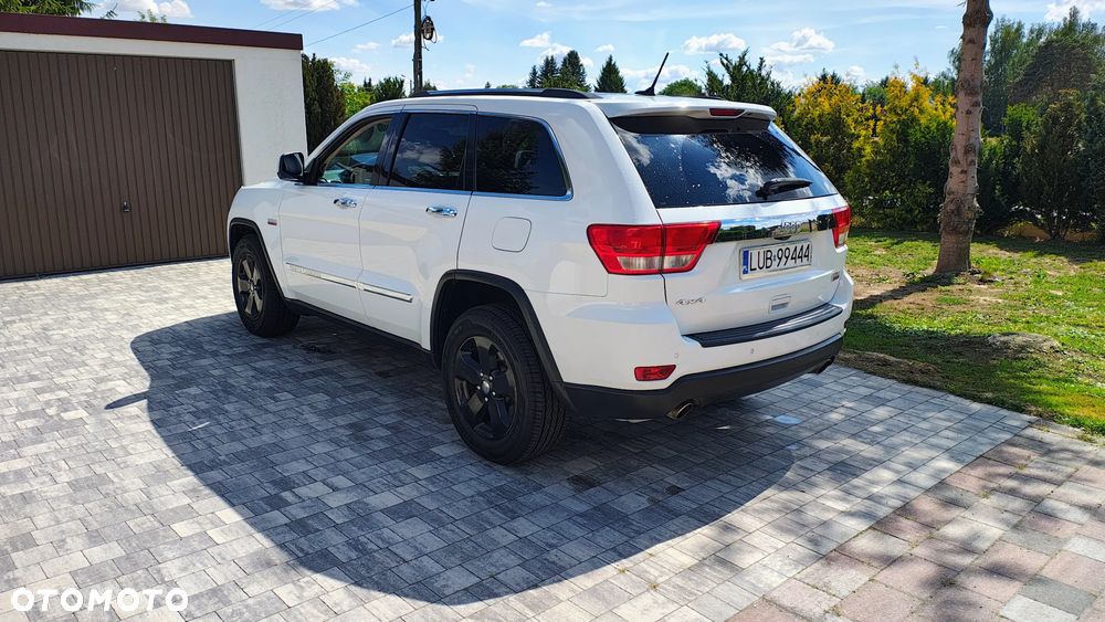 Jeep Grand Cherokee - 24