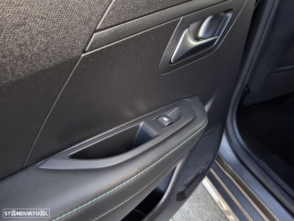 Peugeot 208 1.2 PureTech Allure Pack - 38