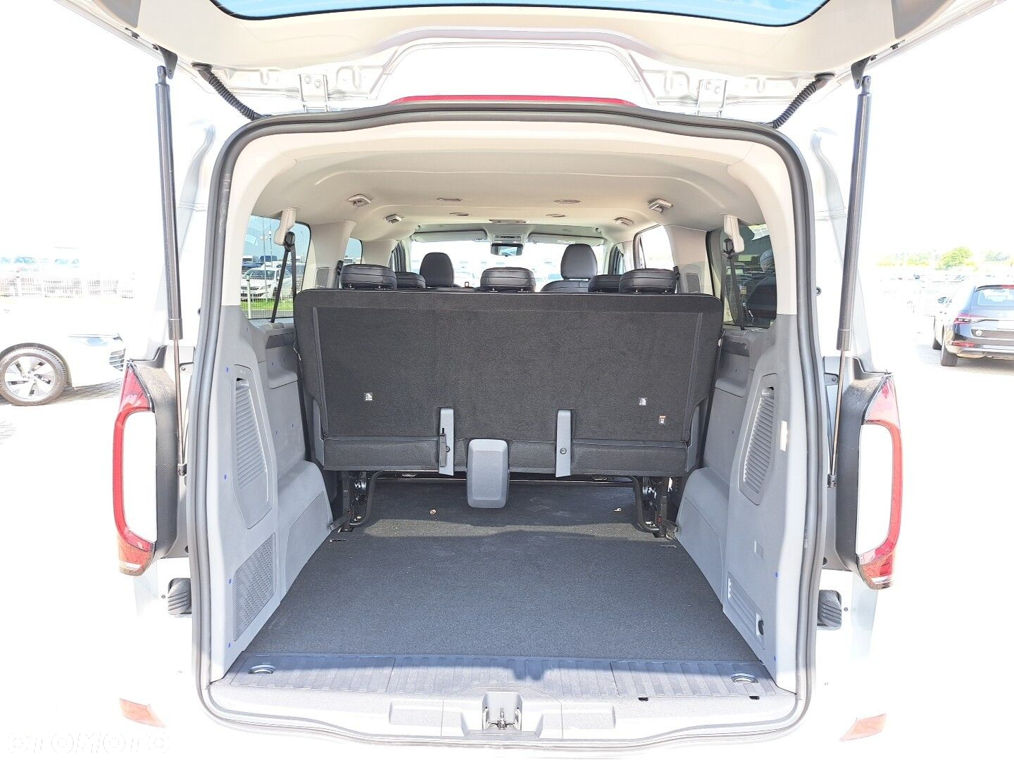 Volkswagen Caravelle - 33