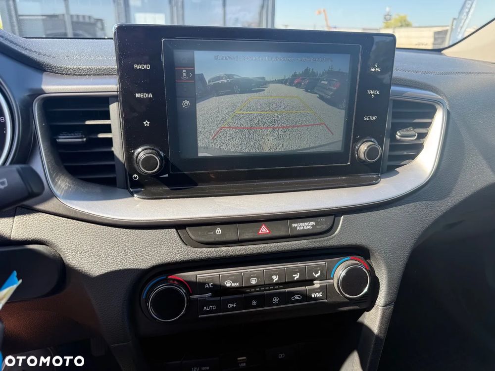 Kia Ceed 1.5 T-GDI M - 12