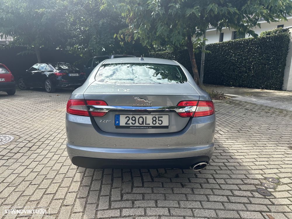 Jaguar XF 2.2 D Premium Luxury - 8